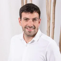 Porträtfoto von Julian Schneider